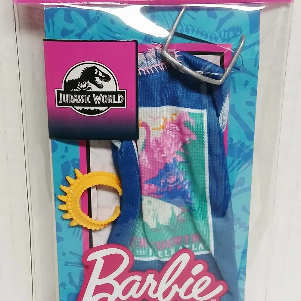 Barbie Jurassic World Fashion Pack - Picture 2 of 6